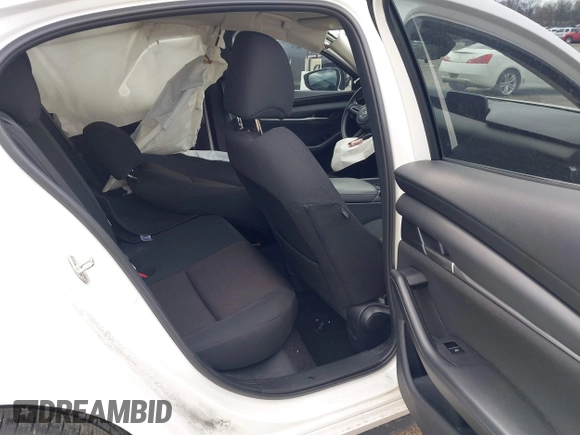 2021 Mazda 3 S z VIN JM1BPAAL6M1310589, wystawiony jako IAAI lot #41889766 z przebiegiem 42 325 mil mil oraz . Historia ofert i sprzedaży dostępna na DreamBid. Obrazek 8.