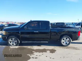 2007 Chevrolet Silverado 1500 LT w/2LT with VIN 2GCEC19J271675569, listed as a IAAI auction lot 41648141 with 293,825 mi miles. Bid and sale history available at carsss.com. Image 14.