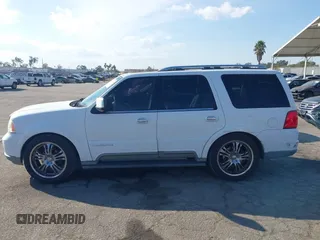 2004 Lincoln Navigator Luxury with VIN 5LMFU27R04LJ43817, listed as a IAAI auction lot 40891013 with 166,620 mi miles. Bid and sale history available at carsss.com. Image 14.
