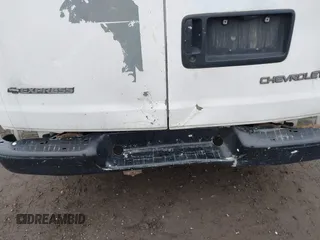 2005 Chevrolet Express Cargo with VIN 1GCGG25V751149808, listed as a IAAI auction lot 41925249 with 390,151 mi miles and . Bid and sale history available at DreamBid. Image 6.