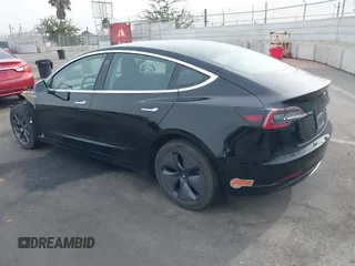2020 Tesla Model 3 Long Range z VIN 5YJ3E1EB0LF600098, wystawiony jako IAAI lot #41071258 z przebiegiem 149 939 mil mil oraz . Historia ofert i sprzedaży dostępna na DreamBid. Obrazek 3.
