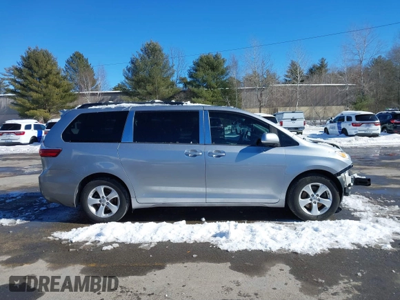 2017 Toyota Sienna LE Auto Access Seat with VIN 5TDKZ3DC1HS858686, listed as a IAAI auction lot 41632546 with 195,088 mi miles. Bid and sale history available at carsss.com. Image 14.