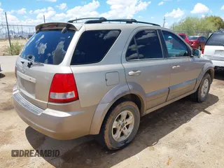 2004 Kia Sorento LX z VIN KNDJD733445286113, wystawiony jako IAAI lot #42365539 z przebiegiem 179 013 mil mil oraz . Historia ofert i sprzedaży dostępna na DreamBid. Obrazek 4.