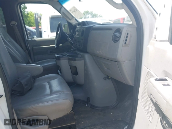 2013 Ford Econoline Cargo Commercial z VIN 1FTSS3EL6DDB08712, wystawiony jako IAAI lot #42264955 z przebiegiem 148 315 mil mil oraz . Historia ofert i sprzedaży dostępna na DreamBid. Obrazek 5.