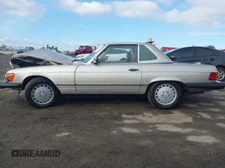 1988 Mercedes-Benz 560 with VIN WDBBA48D4JA080448, listed as a IAAI auction lot 40978039 with 40,237 mi miles. Bid and sale history available at carsss.com. Image 14.