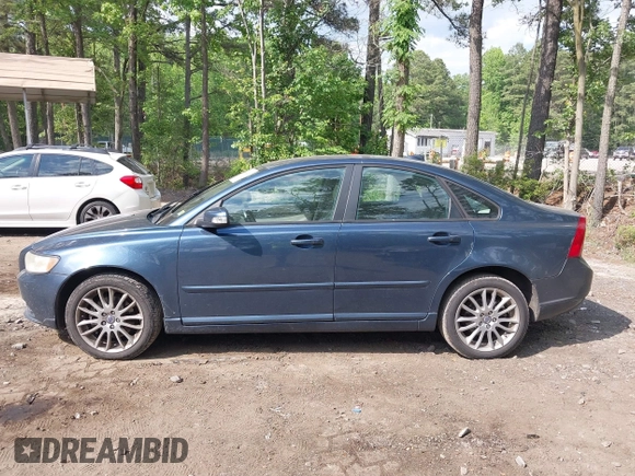 2010 Volvo S40 с VIN YV1390MS9A2490226, выставлен на аукционе IAAI как лот 42234235 с пробегом 111 765 миль миль и . История ставок и продаж доступна на DreamBid. Изображение 13.