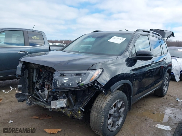 2022 Honda Passport TrailSport with VIN 5FNYF8H60NB011632, listed as a IAAI auction lot 41779705 with 42,038 mi miles. Bid and sale history available at carsss.com. Image 2.