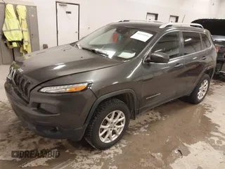 2016 Jeep Cherokee Latitude z VIN 1C4PJMCS2GW133592, wystawiony jako IAAI lot #41523996 z przebiegiem 193 154 mil mil oraz . Historia ofert i sprzedaży dostępna na DreamBid. Obrazek 2.