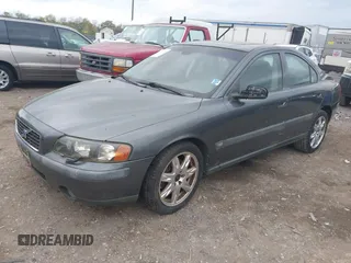 2004 Volvo S60 with VIN YV1RH59H342411127, listed as a IAAI auction lot 42107974 with 113,211 mi miles. Bid and sale history available at carsss.com. Image 2.