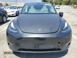 2024 Tesla Model Y z VIN 7SAYGDED7RF056570, wystawiony jako Copart lot #55097125 z przebiegiem 17 019 mil mil oraz Szkoda całkowita • Salvage title. Historia ofert i sprzedaży dostępna na DreamBid. Obrazek 5.
