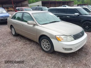 2000 Toyota Avalon XL with VIN 4T1BF28B4YU003928, listed as a IAAI auction lot 42047894 with 303,179 mi miles and . Bid and sale history available at DreamBid. Image 1.