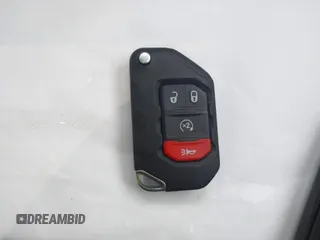 2024 Jeep Wrangler High Altitude z VIN 1C4RJXU6XRW209302, wystawiony jako IAAI lot #41116289 z przebiegiem 2 862 mil mil oraz . Historia ofert i sprzedaży dostępna na DreamBid. Obrazek 11.