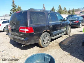 2007 Lincoln Navigator with VIN 5LMFU28577LJ18297, listed as a IAAI auction lot 41683240 with 209,175 mi miles. Bid and sale history available at carsss.com. Image 4.