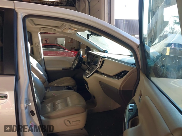 2018 Toyota Sienna XLE Auto Access Seat with VIN 5TDYZ3DC9JS907715, listed as a IAAI auction lot 41557733 with 133,270 mi miles. Bid and sale history available at carsss.com. Image 5.