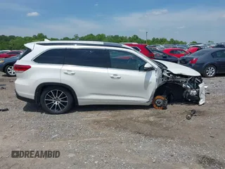 2018 Toyota Highlander SE z VIN 5TDJZRFH2JS547586, wystawiony jako IAAI lot #42219473 z przebiegiem 93 873 mil mil oraz . Historia ofert i sprzedaży dostępna na DreamBid. Obrazek 13.