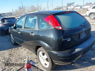 2006 Ford Focus S z VIN 1FAHP37N46W256803, wystawiony jako IAAI lot #41321856 z przebiegiem 99 657 mil mil oraz . Historia ofert i sprzedaży dostępna na DreamBid. Obrazek 3.
