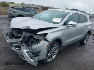 2017 Lincoln MKC Reserve z VIN 5LMCJ3D90HUL70673, wystawiony jako IAAI lot #42254648 z przebiegiem 100 465 mil mil oraz . Historia ofert i sprzedaży dostępna na DreamBid. Obrazek 18.