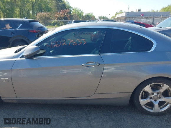2009 BMW 3 Series 328i xDrive z VIN WBAWV53589P081072, wystawiony jako IAAI lot #42227533 z przebiegiem 207 284 mil mil oraz . Historia ofert i sprzedaży dostępna na DreamBid. Obrazek 14.