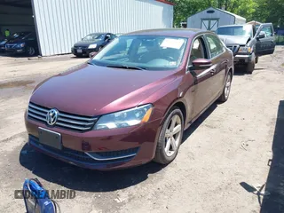 2012 Volkswagen Passat SE z VIN 1VWBP7A30CC107216, wystawiony jako IAAI lot #42545676 z przebiegiem 151 417 mil mil oraz . Historia ofert i sprzedaży dostępna na DreamBid. Obrazek 2.