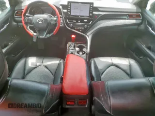 2022 Toyota Camry XSE z VIN 4T1K61AK3NU034815, wystawiony jako Copart lot #58786325 z przebiegiem 53 429 mil mil oraz Czysty tytuł • Clean title. Historia ofert i sprzedaży dostępna na DreamBid. Obrazek 8.