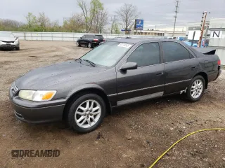 2001 Toyota Camry LE z VIN 4T1BF28K31U970830, wystawiony jako Copart lot #55278825 z przebiegiem 194 616 mil mil oraz Szkoda całkowita • Salvage title. Historia ofert i sprzedaży dostępna na DreamBid. Obrazek 1.
