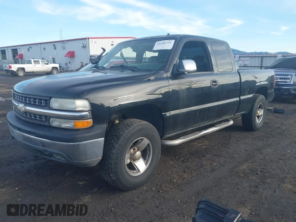 2002 Chevrolet Silverado 1500 LT with VIN 2GCEK19T921196093, listed as a IAAI auction lot 41680926 with 172,837 mi miles. Bid and sale history available at carsss.com. Image 2.