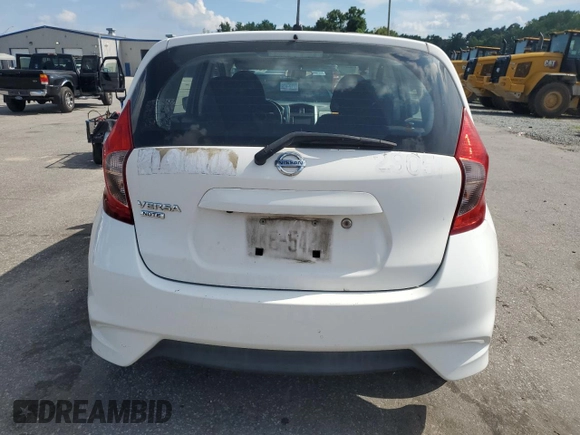 2018 Nissan Note SV z VIN 3N1CE2CP2JL370439, wystawiony jako Copart lot #63613725 z przebiegiem 132 095 mil mil oraz Czysty tytuł • Clean title. Historia ofert i sprzedaży dostępna na DreamBid. Obrazek 6.