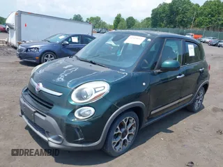 2014 FIAT 500L Trekking z VIN ZFBCFADH8EZ018575, wystawiony jako IAAI lot #42415012 z przebiegiem 100 301 mil mil oraz . Historia ofert i sprzedaży dostępna na DreamBid. Obrazek 2.