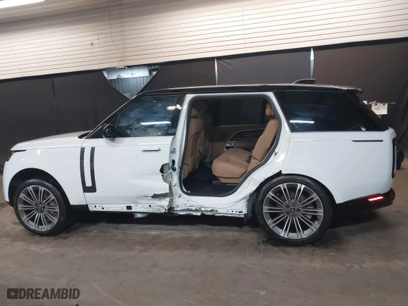 2025 Land Rover Range Rover SE with VIN SALKPBFU1SA280561, listed as a IAAI auction lot 41487938 with 342 mi miles. Bid and sale history available at carsss.com. Image 15.