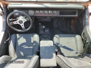 1988 Jeep Wrangler with VIN 2BCCZ8113JB525872, listed as a Copart auction lot 43380763 with 25,370 mi miles and Salvage Title. Bid and sale history available at carsss.com. Image 8.