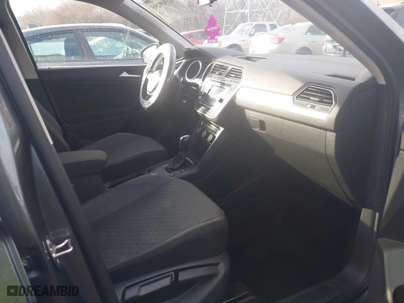 2021 Volkswagen Tiguan S with VIN 3VV1B7AX9MM075450, listed as a IAAI auction lot 41509295 with 69,097 mi miles. Bid and sale history available at carsss.com. Image 5.