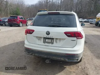 2022 Volkswagen Tiguan S z VIN 3VV0B7AX2NM097402, wystawiony jako IAAI lot #41845707 z przebiegiem 38 668 mil mil oraz . Historia ofert i sprzedaży dostępna na DreamBid. Obrazek 16.