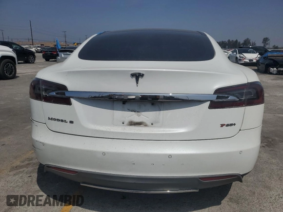2013 Tesla Model S Performance z VIN 5YJSA1DP1DFP20689, wystawiony jako Copart lot #56869305 z przebiegiem Nie podano mil oraz Szkoda całkowita • Salvage title. Historia ofert i sprzedaży dostępna na DreamBid. Obrazek 6.