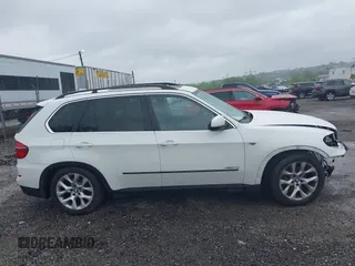 2013 BMW X5 xDrive35i z VIN 5UXZV4C53D0E14968, wystawiony jako IAAI lot #42253469 z przebiegiem 53 562 mil mil oraz . Historia ofert i sprzedaży dostępna na DreamBid. Obrazek 14.