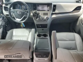 2018 Toyota Sienna XLE Auto Access Seat with VIN 5TDYZ3DC4JS903412, listed as a Copart auction lot 62653285 with 111,939 mi miles and Salvage title. Bid and sale history available at DreamBid. Image 8.