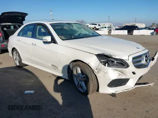 2014 Mercedes-Benz E 350 Sport z VIN WDDHF5KB4EA829688, wystawiony jako IAAI lot #41408668 z przebiegiem 51 814 mil mil oraz . Historia ofert i sprzedaży dostępna na DreamBid. Obrazek 1.