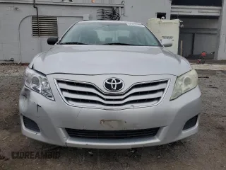 2010 Toyota Camry z VIN 4T1BF3EK1AU019732, wystawiony jako Copart lot #58469755 z przebiegiem 214 898 mil mil oraz Czysty tytuł • Clean title. Historia ofert i sprzedaży dostępna na DreamBid. Obrazek 5.