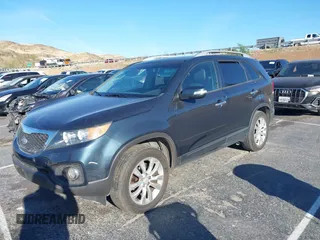 2011 Kia Sorento EX with VIN 5XYKU4A28BG028002, listed as a IAAI auction lot 41665503 with 1 mi miles. Bid and sale history available at carsss.com. Image 2.