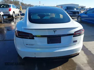 2022 Tesla Model S Plaid z VIN 5YJSA1E63NF483873, wystawiony jako IAAI lot #41204003 z przebiegiem 15 mil mil oraz . Historia ofert i sprzedaży dostępna na DreamBid. Obrazek 20.