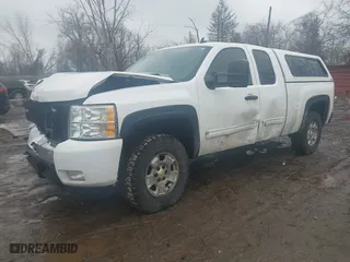 2011 Chevrolet Silverado 1500 LT with VIN 1GCRKSE31BZ161794, listed as a IAAI auction lot 41683957 with 286,078 mi miles. Bid and sale history available at carsss.com. Image 22.