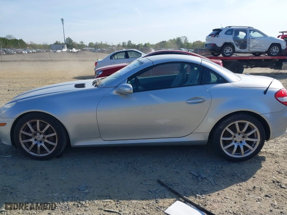 2007 Mercedes-Benz SLK-Class 3.5L with VIN WDBWK56FX7F142388, listed as a IAAI auction lot 42076577 with 77,856 mi miles. Bid and sale history available at carsss.com. Image 14.