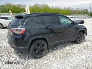 2018 Jeep Compass Altitude z VIN 3C4NJCBB5JT327078, wystawiony jako Copart lot #56466005 z przebiegiem 73 768 mil mil oraz Szkoda całkowita • Salvage title. Historia ofert i sprzedaży dostępna na DreamBid. Obrazek 3.
