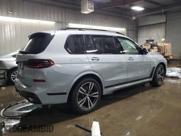2024 BMW X7 xDrive40i with VIN 5UX23EM04R9V15436, listed as a Copart auction lot 46265095 with 5,504 mi miles and Salvage Title. Bid and sale history available at carsss.com. Image 3.