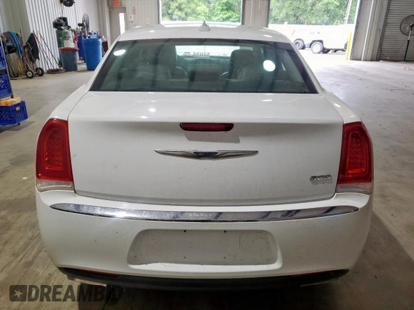 2015 Chrysler 300 Limited z VIN 2C3CCAAG8FH875874, wystawiony jako Copart lot #58258245 z przebiegiem 166 102 mil mil oraz Szkoda całkowita • Salvage title. Historia ofert i sprzedaży dostępna na DreamBid. Obrazek 6.