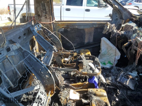 2017 Ram 1500 Tradesman z VIN 3C6JR6DT9HG631829, wystawiony jako Copart lot #48333395 z przebiegiem Nie podano mil oraz Nie do naprawy • Non repairable. Historia ofert i sprzedaży dostępna na DreamBid. Obrazek 10.