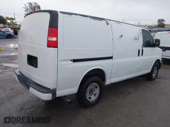 2007 Chevrolet Express Cargo Van with VIN 1GCGG25V271204099, listed as a IAAI auction lot 41786959 with 195,383 mi miles. Bid and sale history available at carsss.com. Image 4.