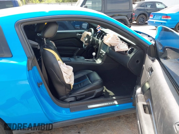 2010 Ford Mustang GT z VIN 1ZVBP8CH0A5113940, wystawiony jako IAAI lot #42068181 z przebiegiem 131 760 mil mil oraz . Historia ofert i sprzedaży dostępna na DreamBid. Obrazek 5.