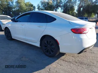 2015 Chrysler 200 S z VIN 1C3CCCBB1FN712067, wystawiony jako IAAI lot #41261756 z przebiegiem 139 861 mil mil oraz . Historia ofert i sprzedaży dostępna na DreamBid. Obrazek 3.