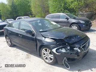 2012 Volvo S60 T5 z VIN YV1622FS1C2112463, wystawiony jako IAAI lot #42250234 z przebiegiem 161 268 mil mil oraz . Historia ofert i sprzedaży dostępna na DreamBid. Obrazek 1.