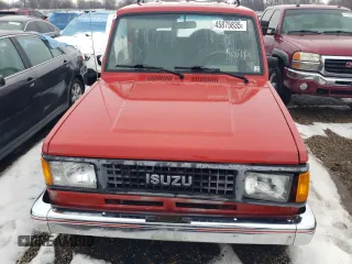 1990 Isuzu Trooper z VIN JACCH58R7L8917768, wystawiony jako Copart lot #45875835 z przebiegiem 230 130 mil mil oraz Szkody całkowita. Historia ofert i sprzedaży dostępna na DreamBid. Obrazek 5.